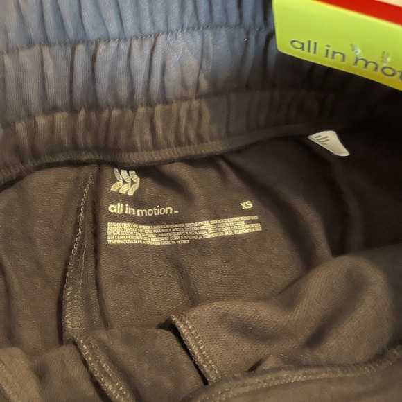 NWT All In Motion Women's Size XS Black Mid-Rise Shorts - Picture 9 of 11